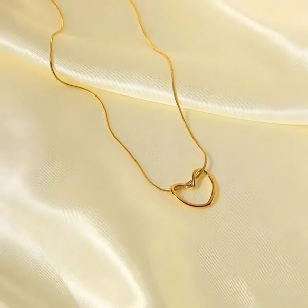 Trendy Heart Hollow Necklace | Anti-tarnish | Stainless Steel