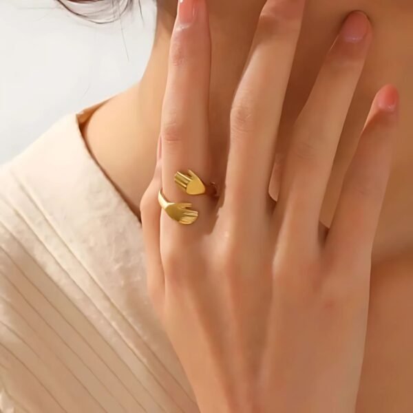 Trendy Hug Ring